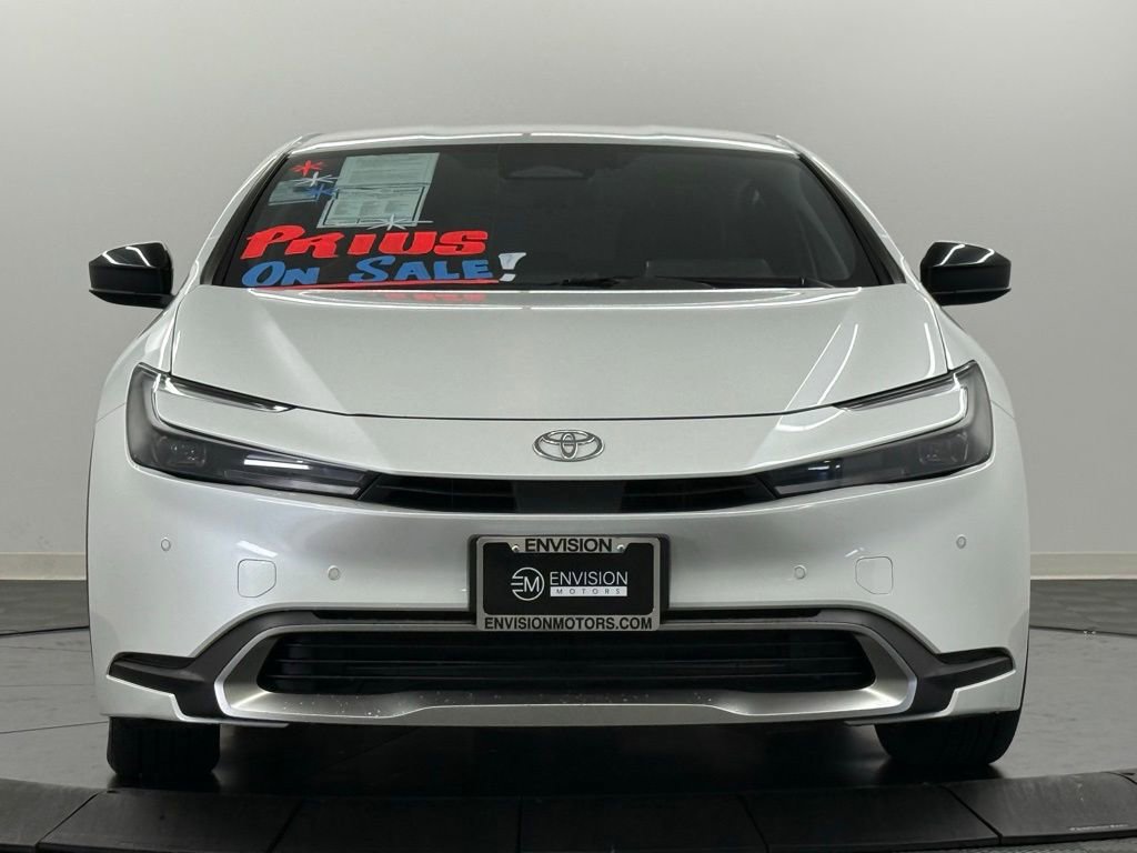 Used 2024 Toyota Prius Prime SE image 3