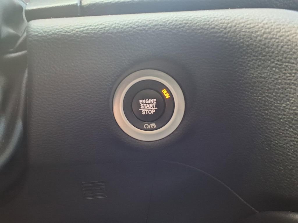 Certified 2025 Chrysler Pacifica Limited image 8