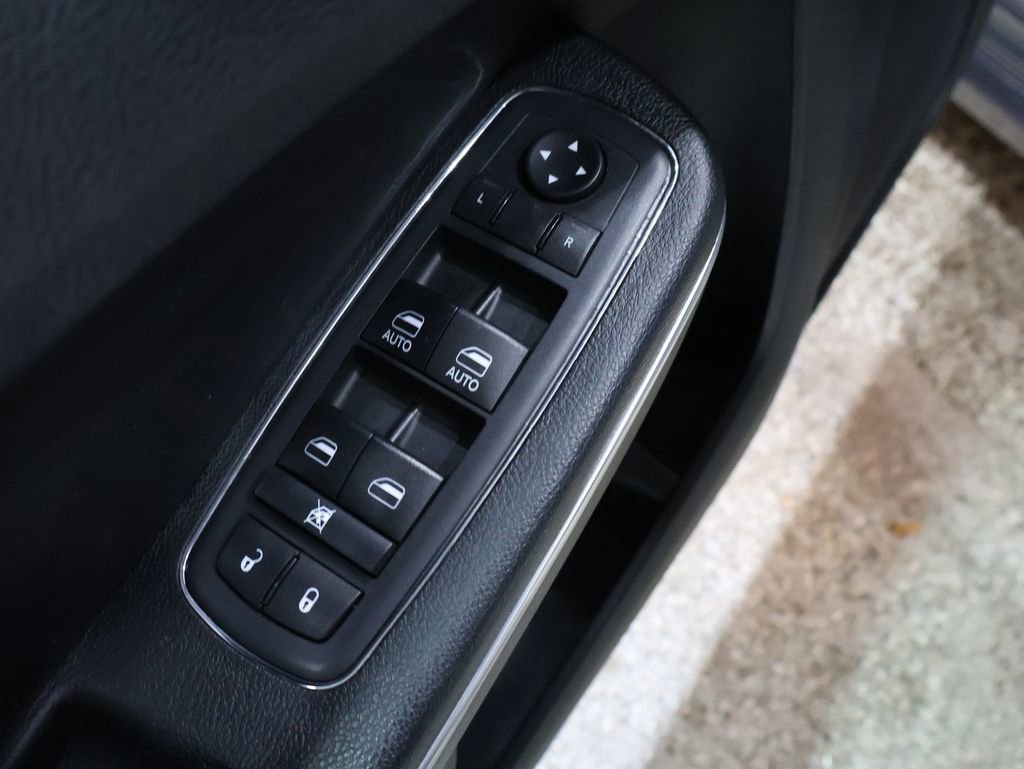 Certified 2018 Chrysler 300 S w/ 300S Premium Group image 16