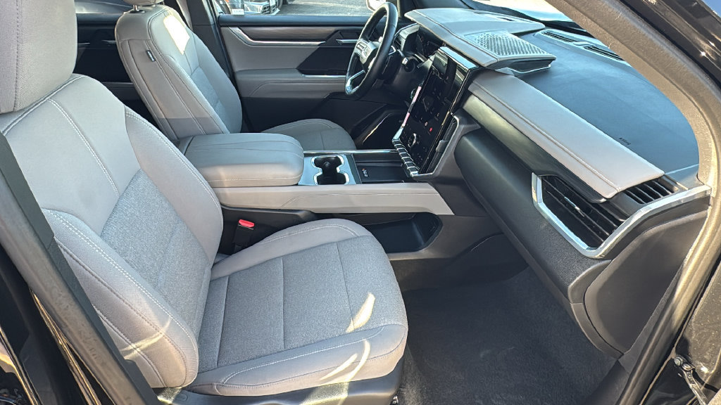 Used 2026 GMC Acadia Elevation FWD image 14