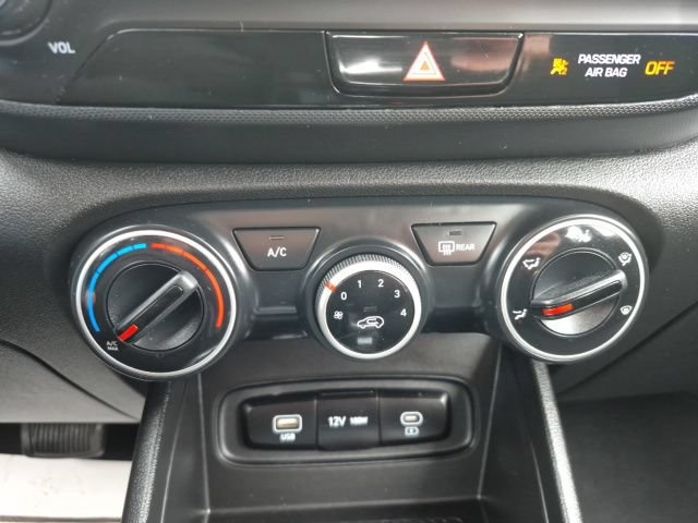 Used 2025 Hyundai Venue SE FWD image 26