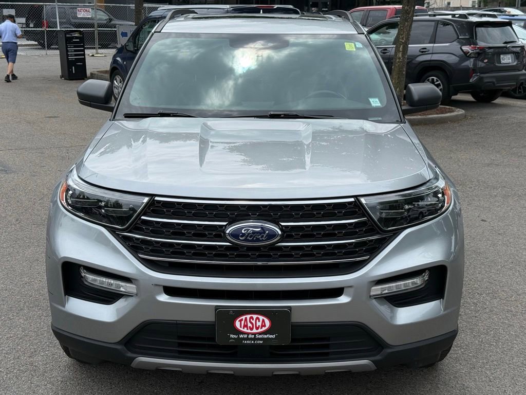 Used 2020 Ford Explorer XLT w/ Equipment Group 202A AWD/4WD image 2
