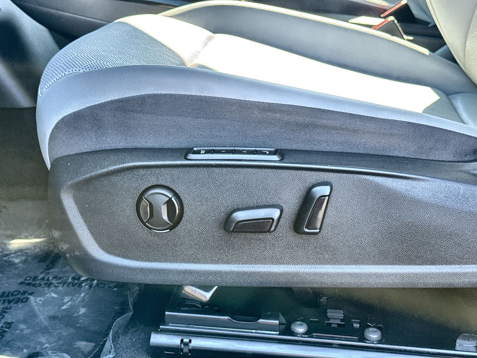 Used 2021 Volkswagen ID.4 Pro S w/ ID.4 Protection Package (IPT) image 14