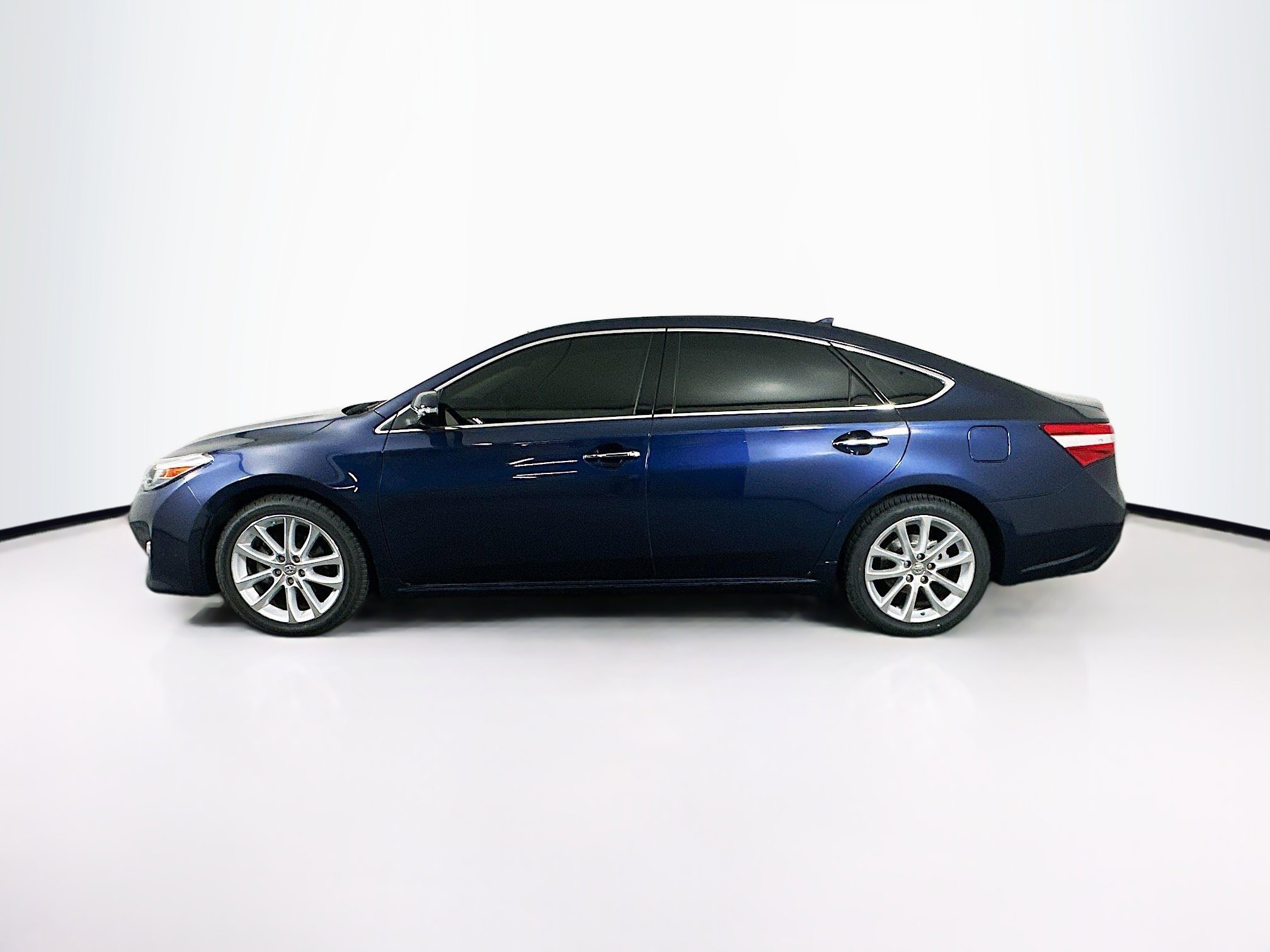 Used 2014 Toyota Avalon Limited FWD image 4