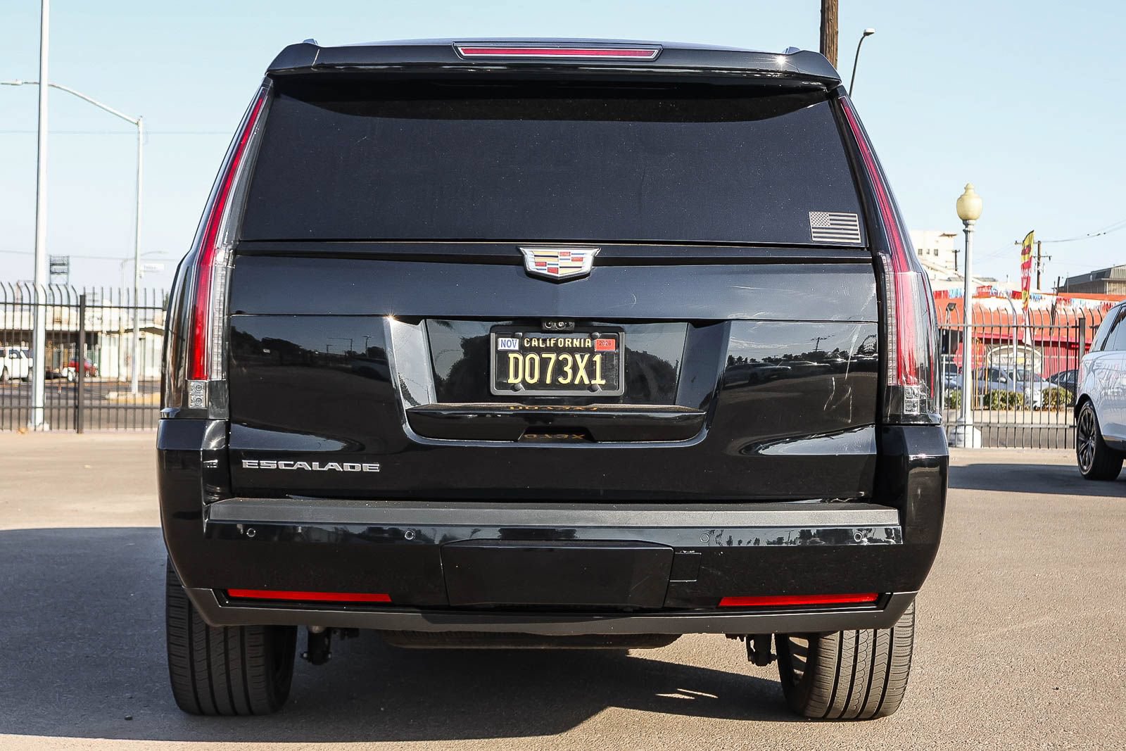 Used 2019 Cadillac Escalade Premium Luxury w/ Escalade Sport Edition AWD/4WD image 6