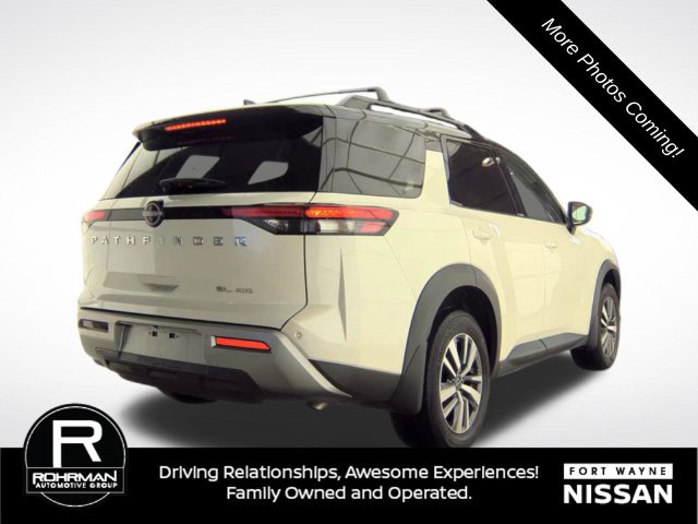 Used 2024 Nissan Pathfinder SL AWD/4WD image 3