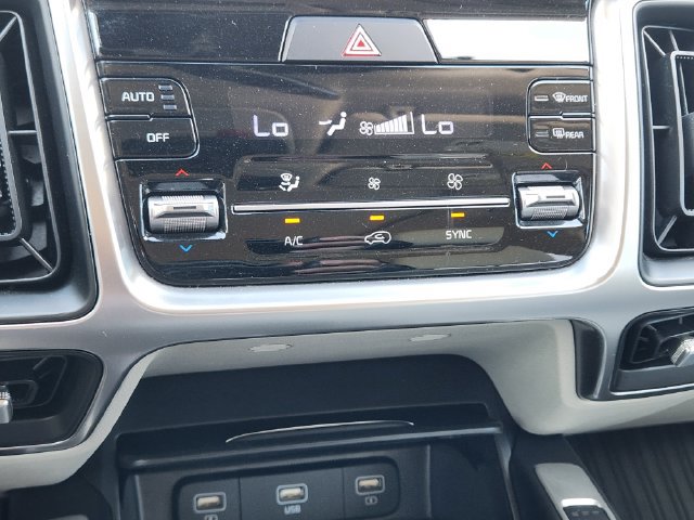 Certified 2022 Kia Sorento S w/ Panoramic Sunroof Package FWD image 19