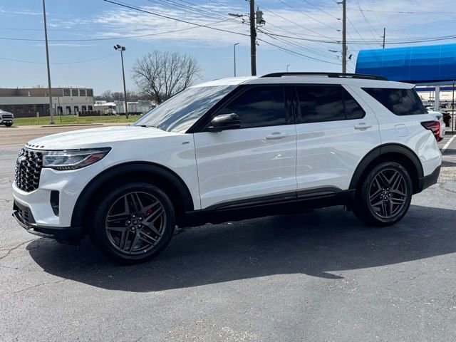 Used 2025 Ford Explorer ST-Line w/ Premium Package image 3