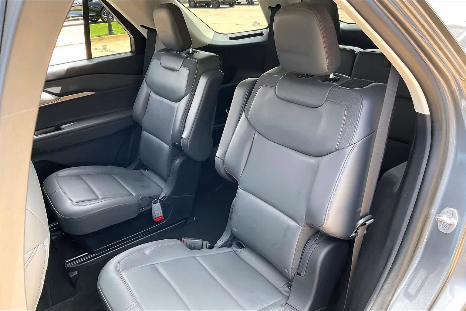 Used 2025 Ford Explorer Active w/ Active Comfort Package AWD/4WD image 19