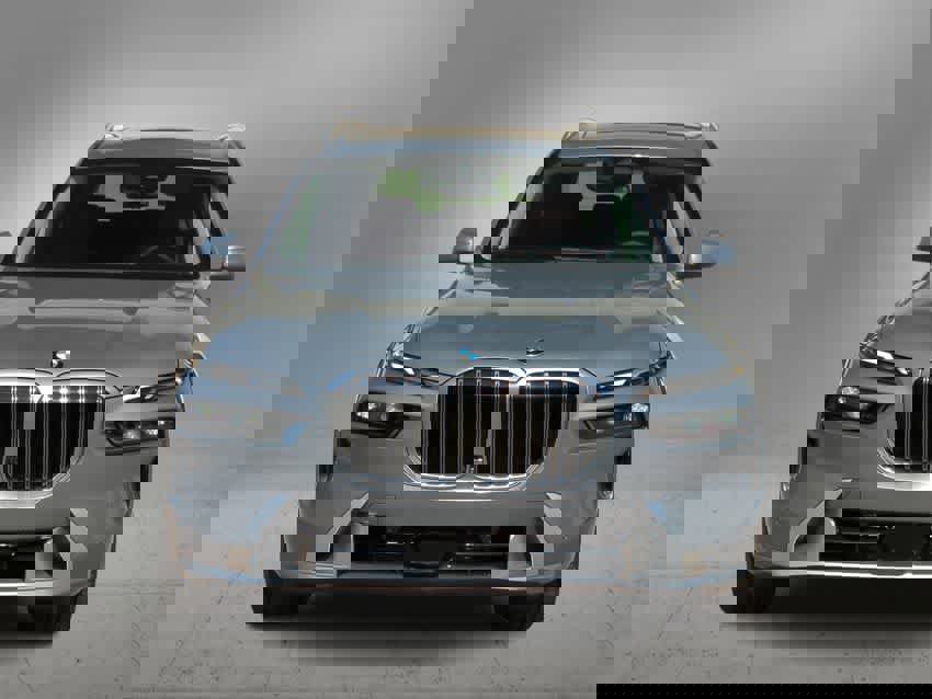 Certified 2026 BMW X7 xDrive40i w/ Executive Package image 3