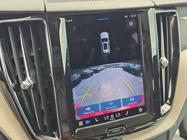 Used 2022 Volvo XC60 B5 Inscription image 22