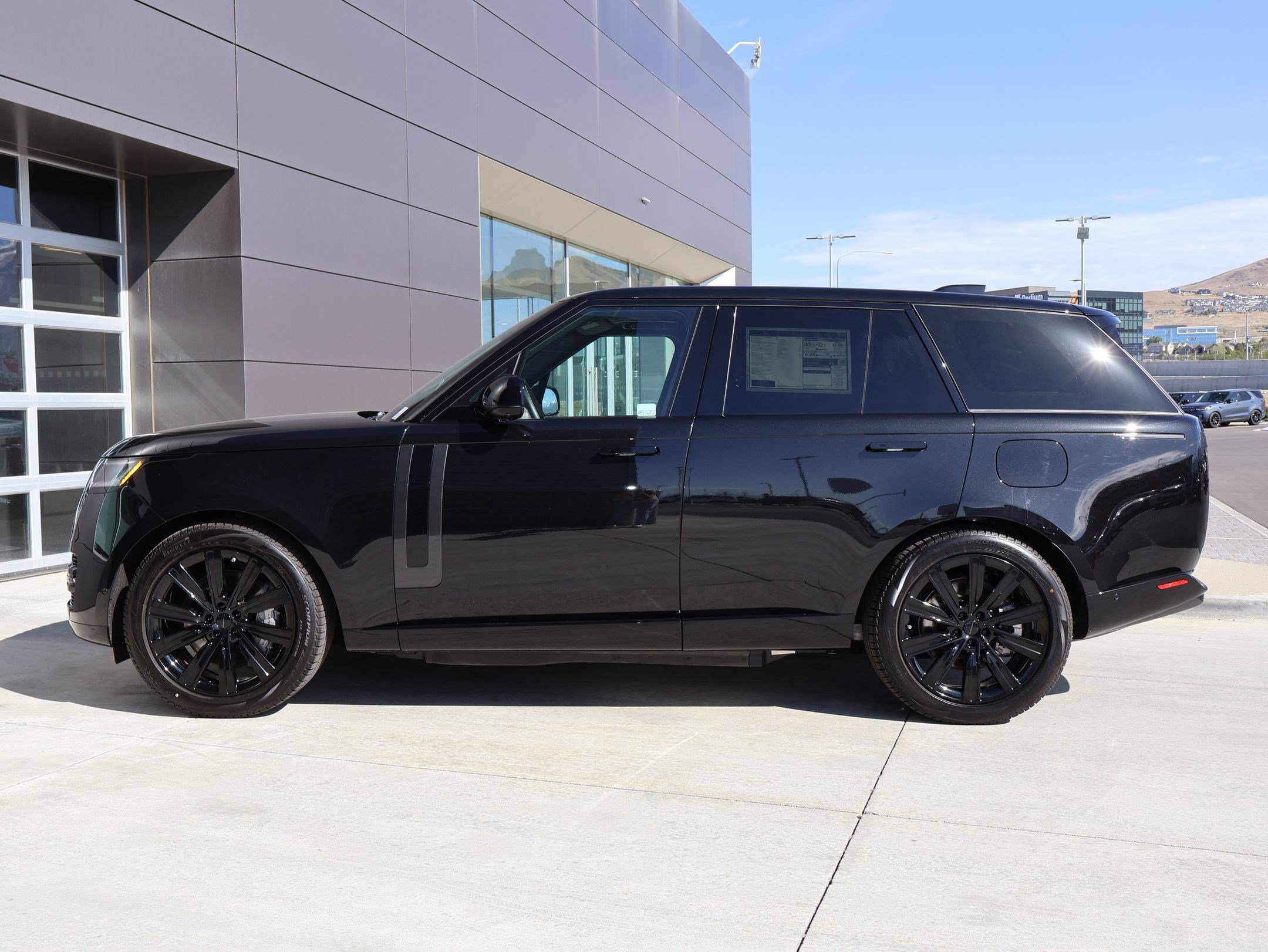 New 2026 Land Rover Range Rover SE AWD/4WD image 9