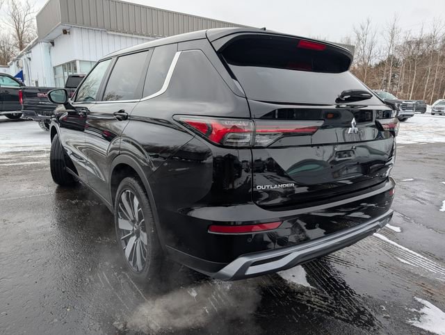 Used 2025 Mitsubishi Outlander SE image 8