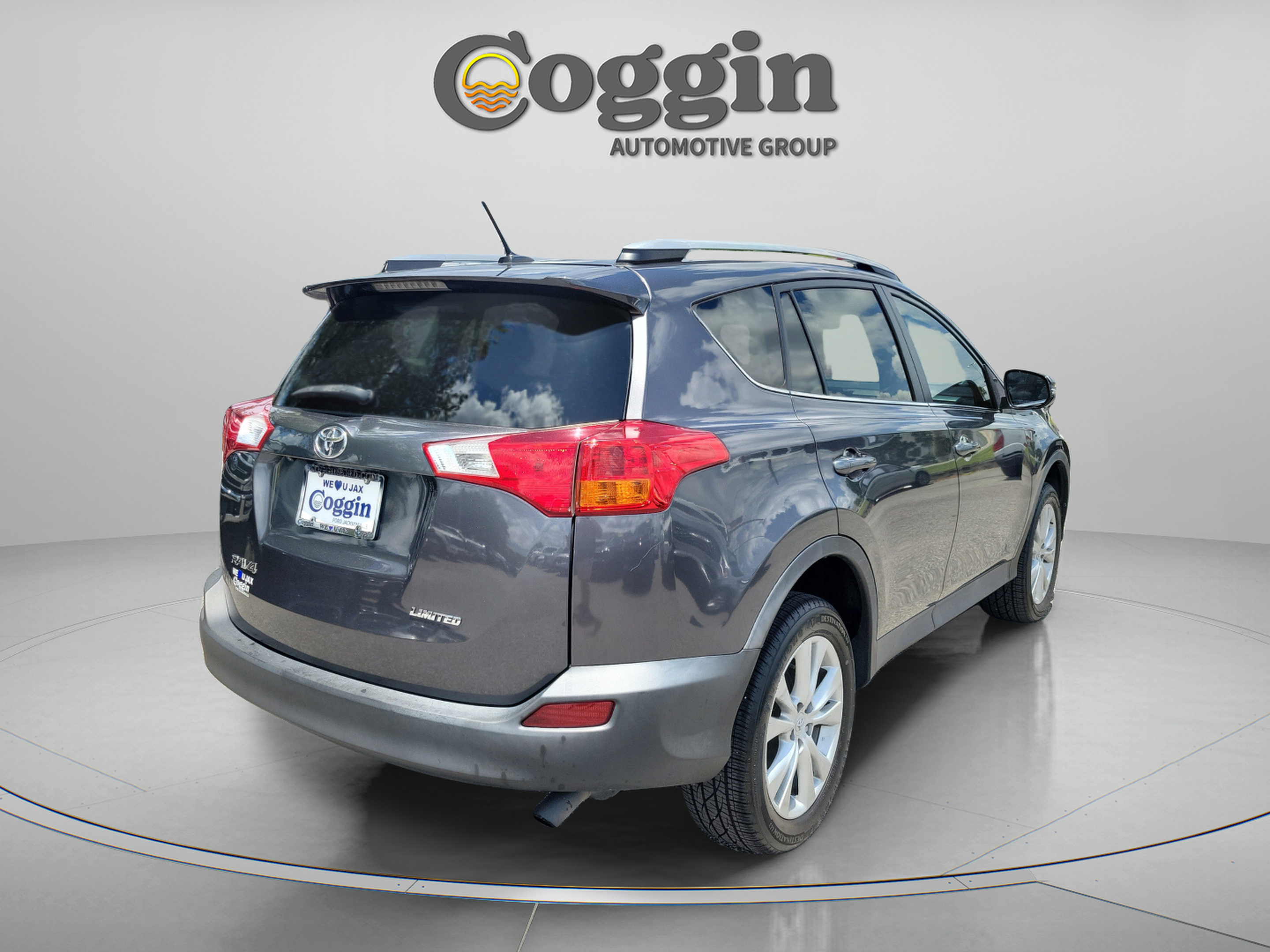 Used 2015 Toyota RAV4 Limited w/ Technology Package FWD image 3