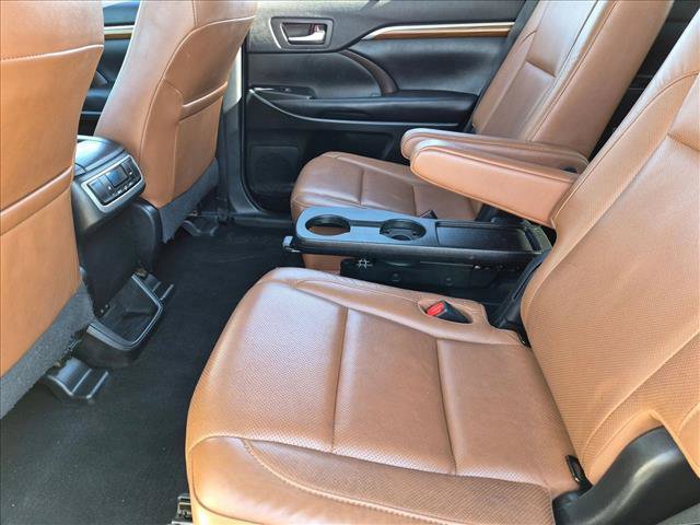 Used 2019 Toyota Highlander Limited FWD image 16