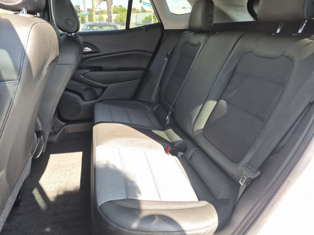 Used 2025 Chevrolet Trax LT w/ LT Convenience Package FWD image 28