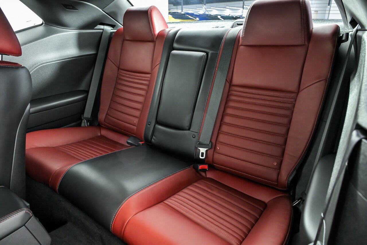 Used 2014 Dodge Challenger R/T image 22