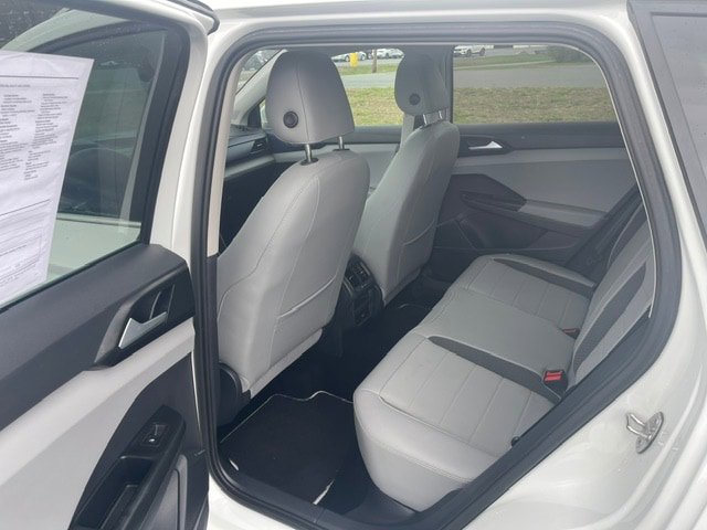 Used 2023 Volkswagen Taos SE w/ Panoramic Sunroof Package AWD/4WD image 8