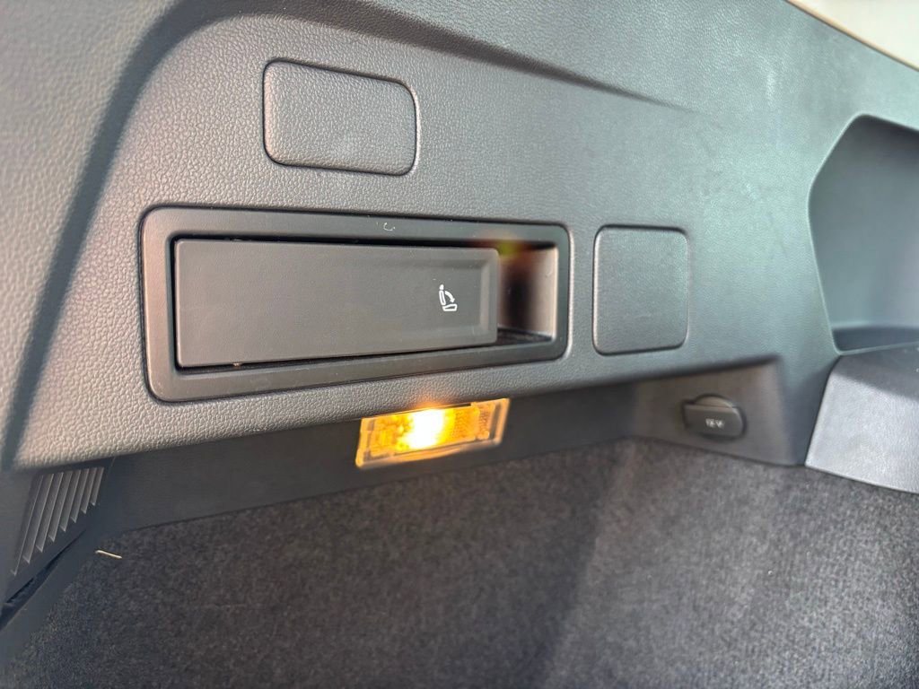 Used 2020 Volkswagen Tiguan SE w/ Panoramic Sunroof Package image 27