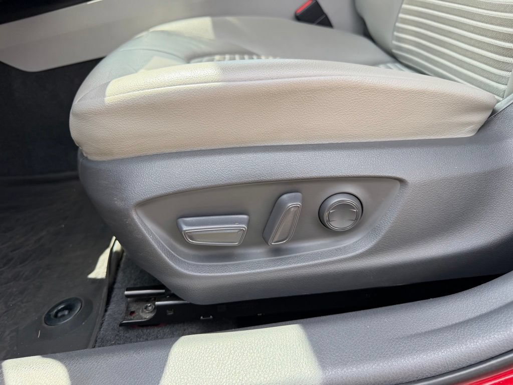 Used 2020 Toyota Camry SE FWD image 13
