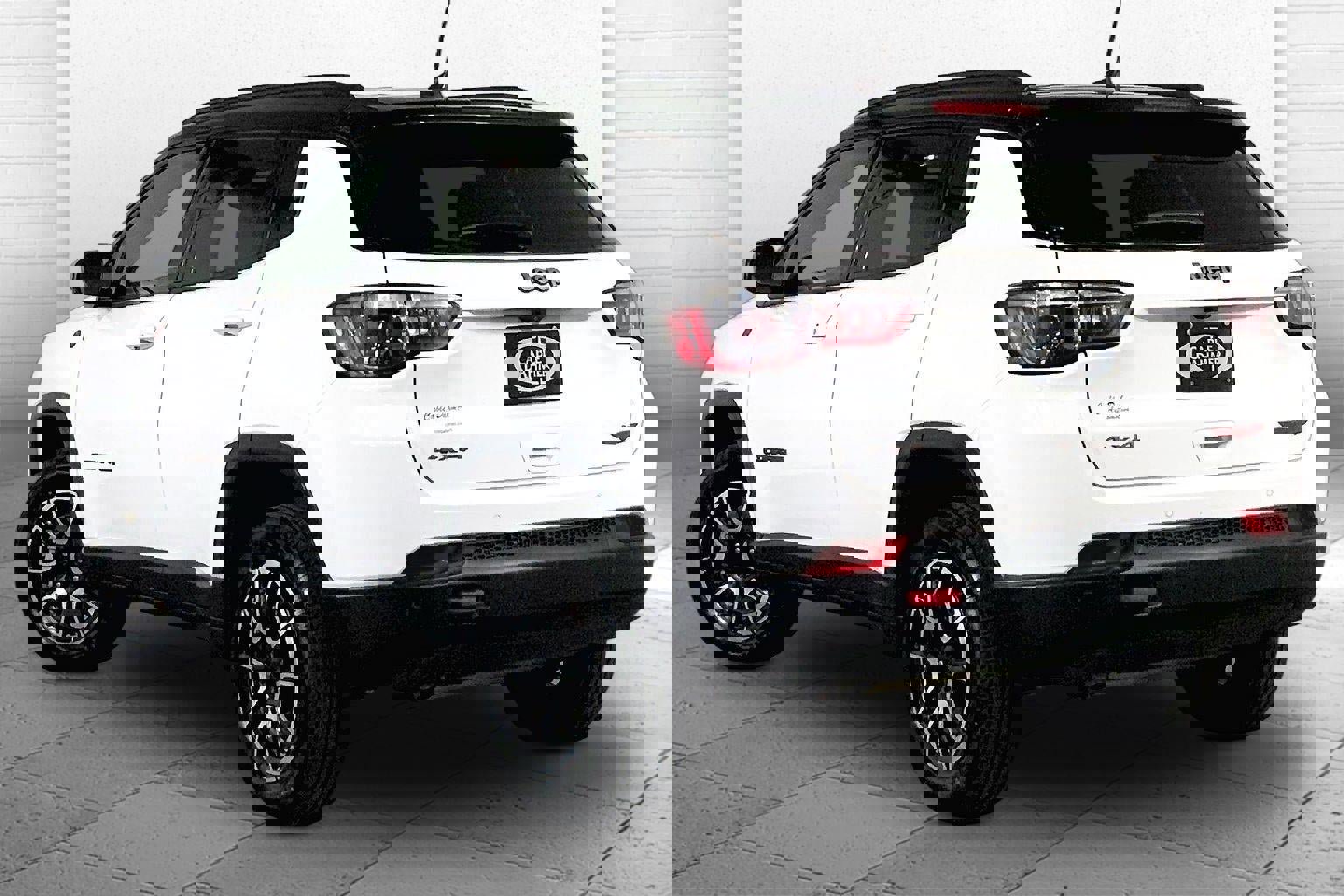 Used 2024 Jeep Compass Trailhawk image 11