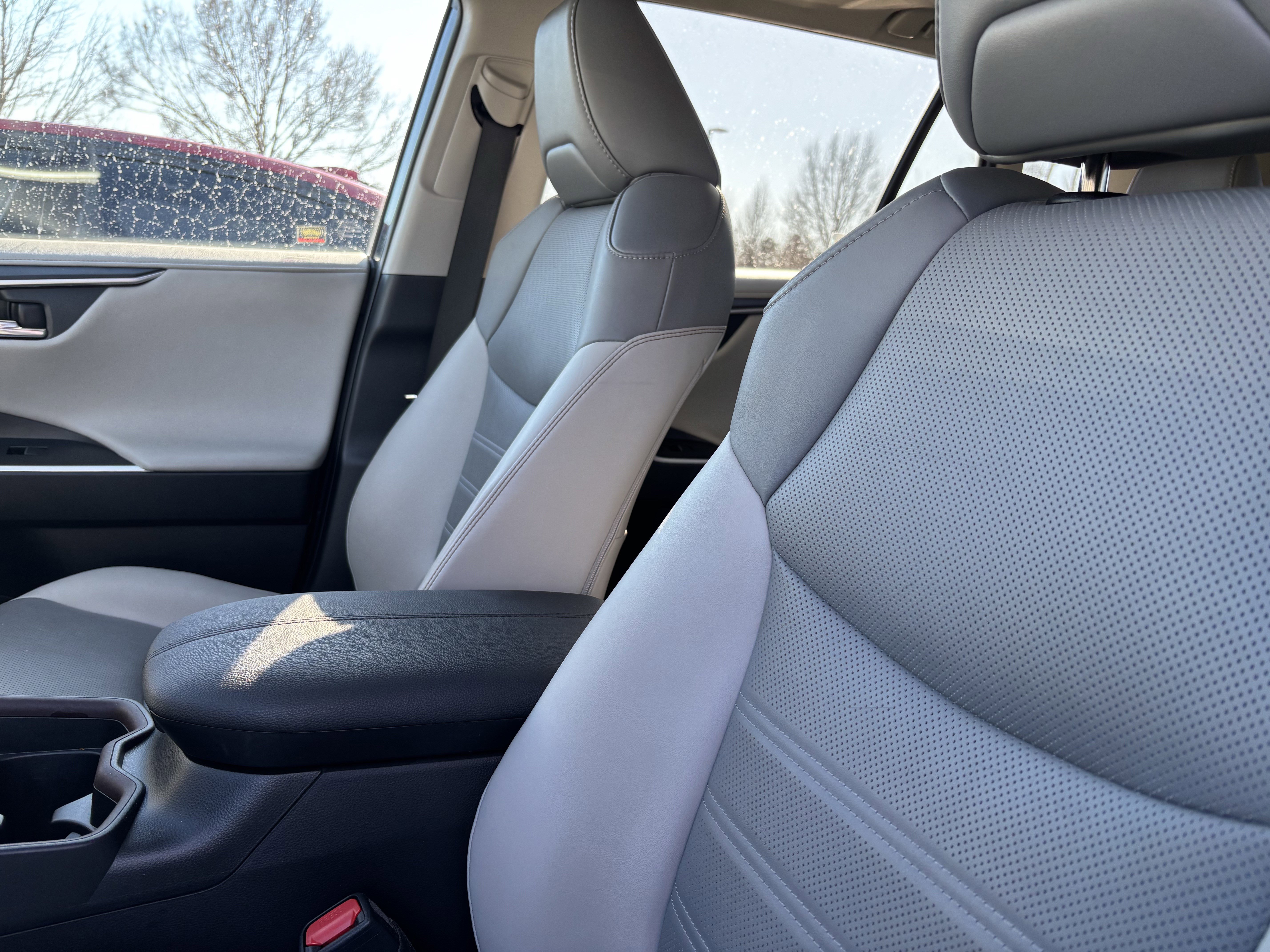 Used 2021 Toyota RAV4 Limited image 16