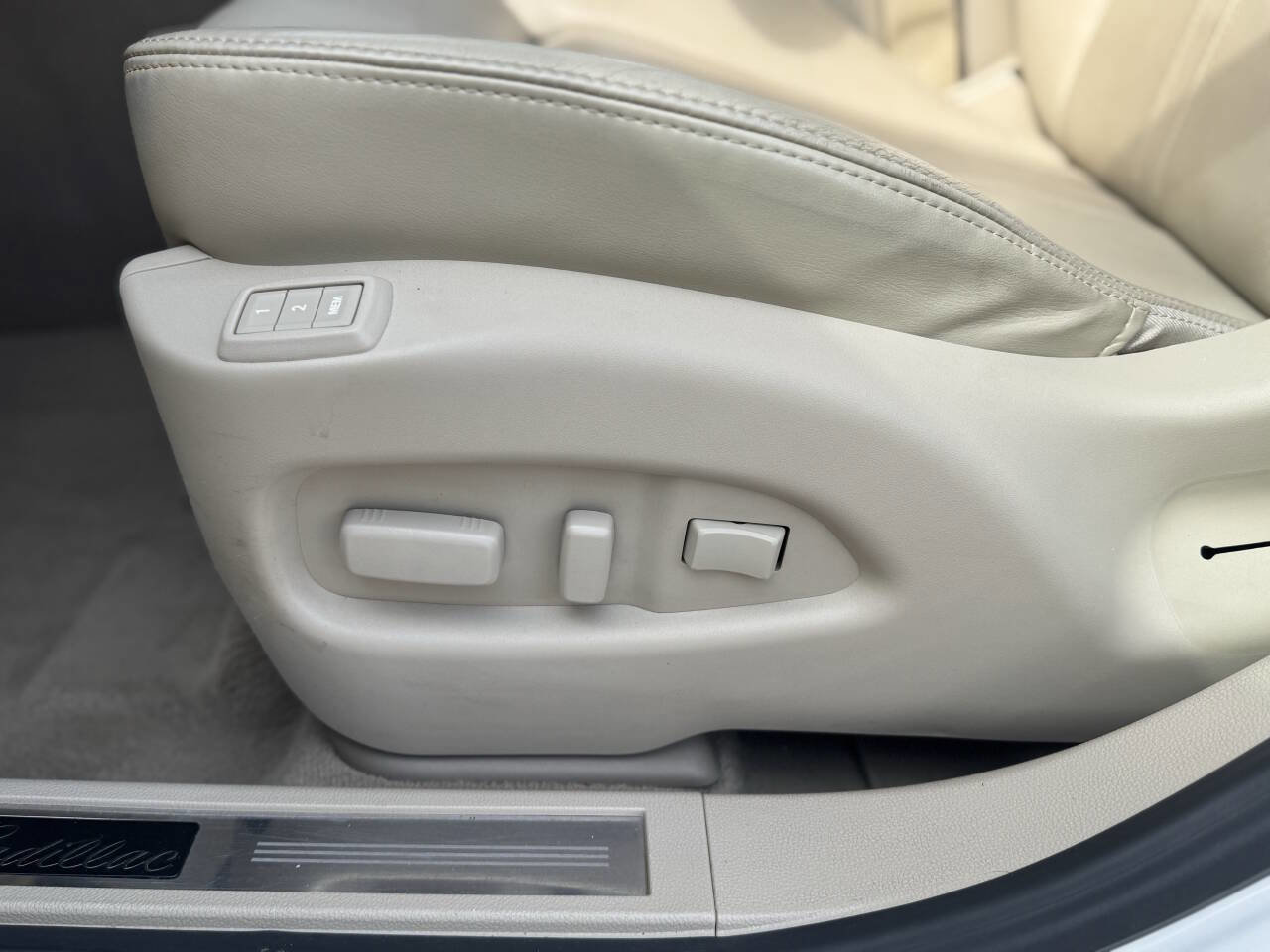 Used 2014 Cadillac SRX Luxury w/ Driver Awareness Package image 9