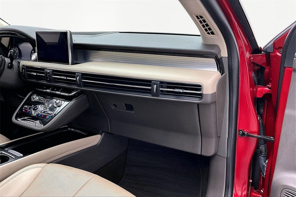 Used 2022 Lincoln Corsair FWD w/ Premium Package image 17