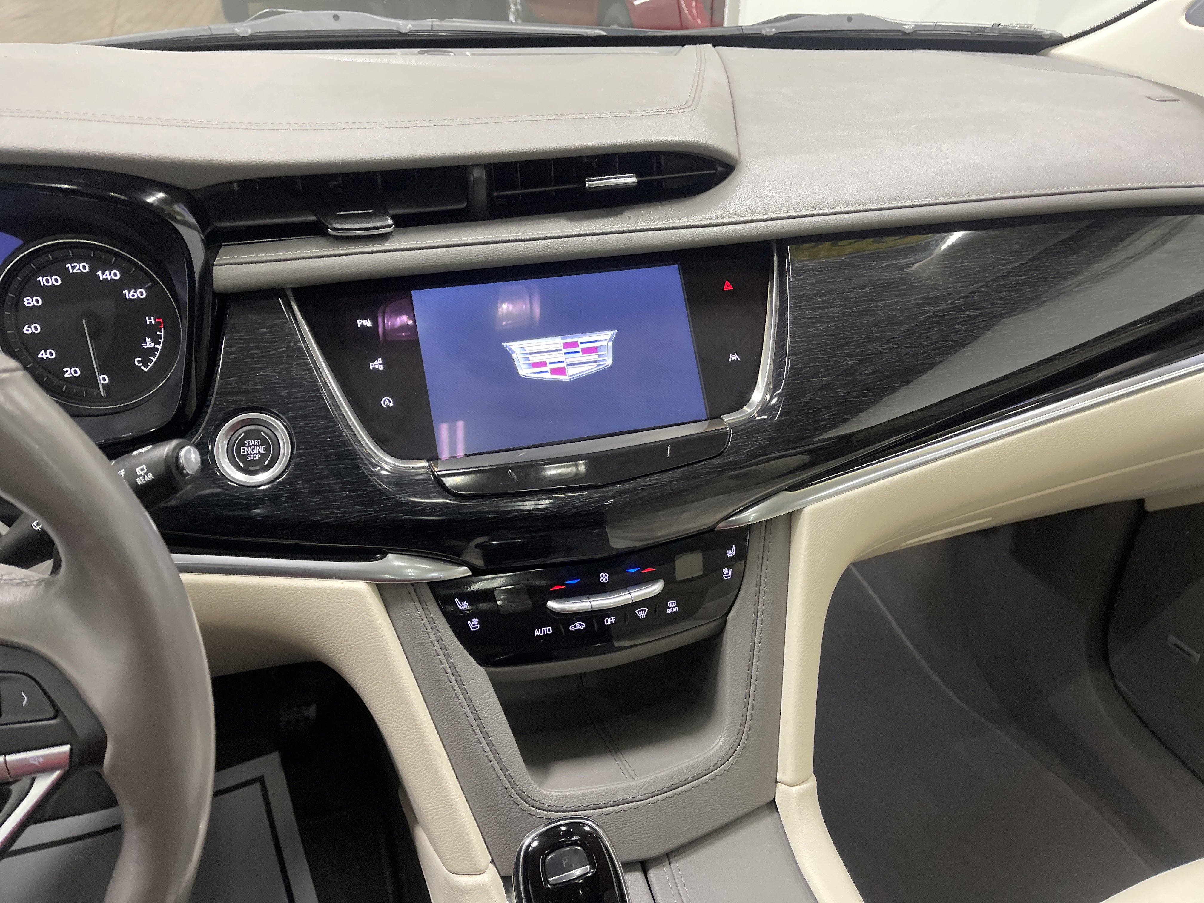 Used 2023 Cadillac XT6 Premium Luxury w/ Technology Package AWD/4WD image 30
