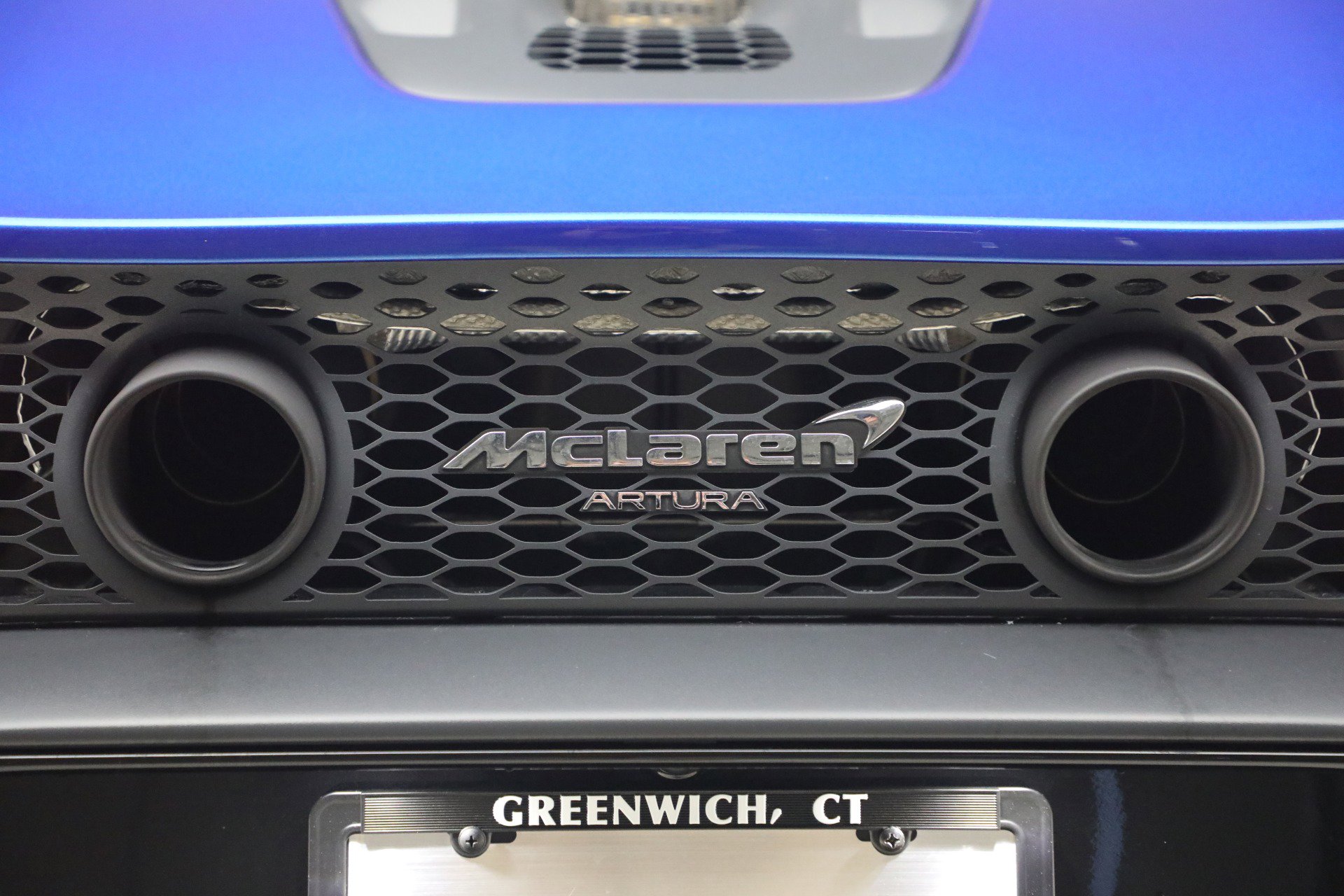 Used 2025 McLaren Artura Spider image 38