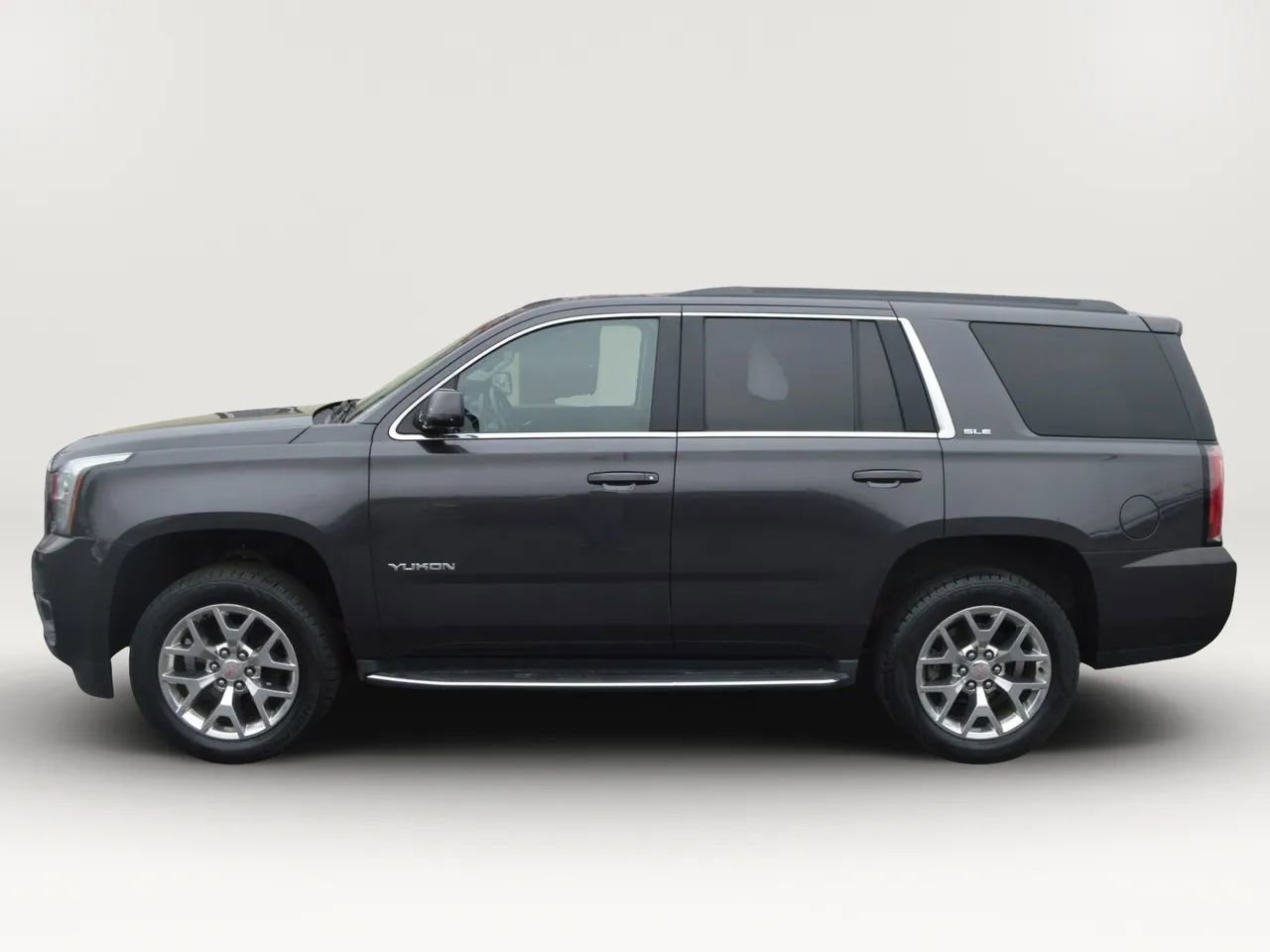 Used 2016 GMC Yukon SLE w/ HD Trailering Package image 5