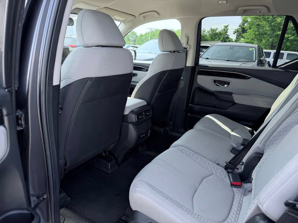 Used 2023 Honda Pilot LX image 19