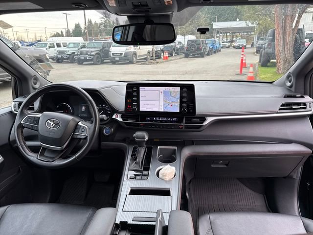Used 2024 Toyota Sienna XSE image 12