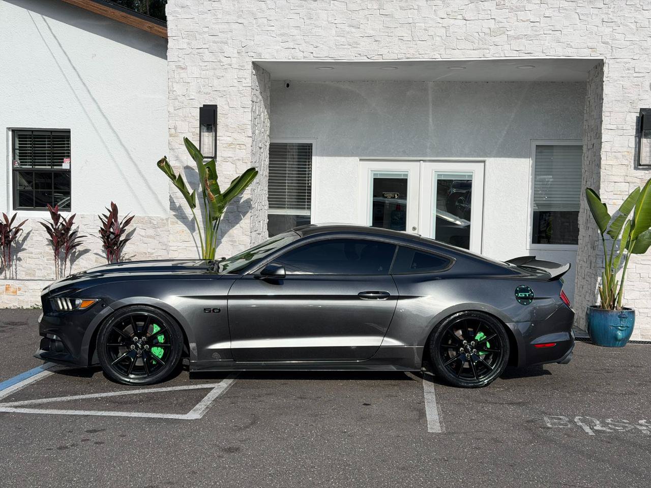 Used 2017 Ford Mustang GT w/ Black Accent Package RWD image 2