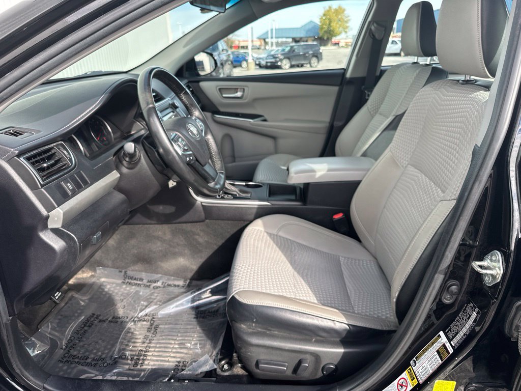 Used 2015 Toyota Camry SE FWD image 14