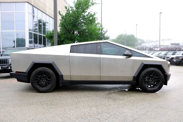 Used 2024 Tesla Cybertruck AWD Crew Cab image 4