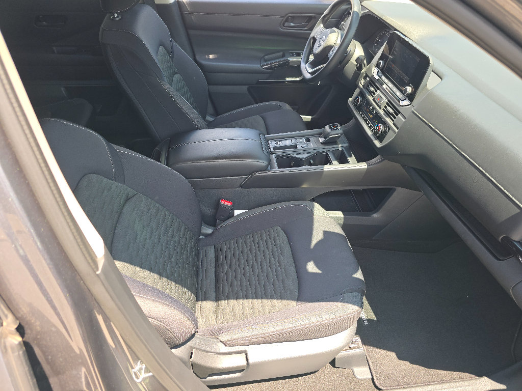 Used 2023 Nissan Pathfinder S FWD image 18