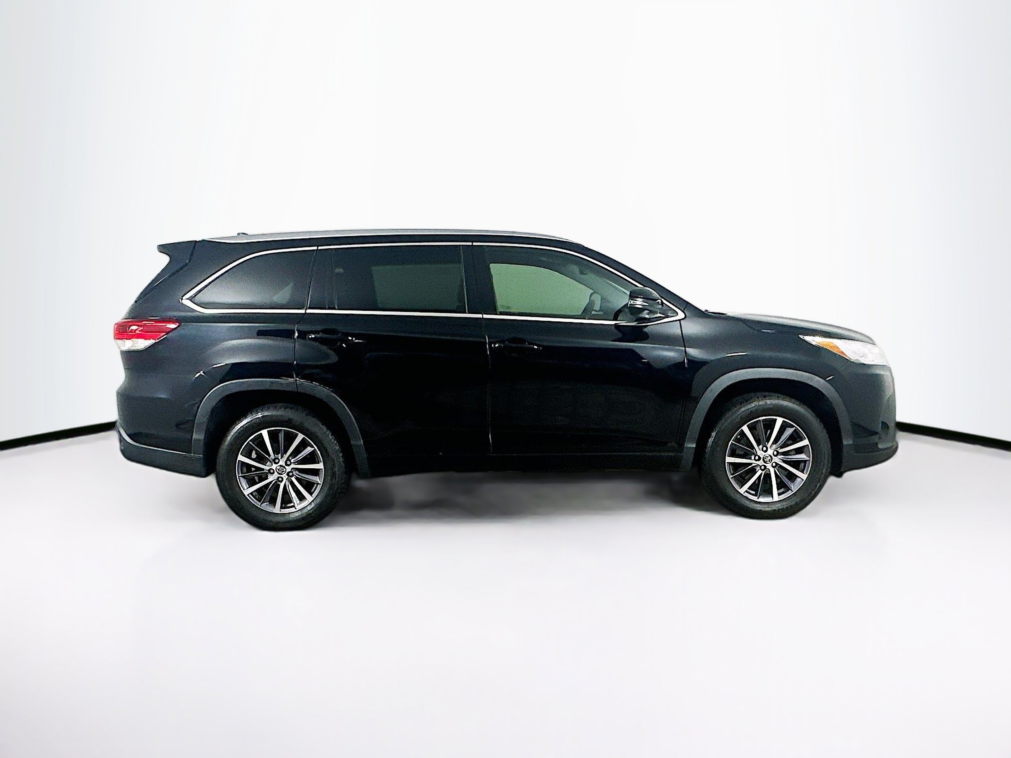 Used 2018 Toyota Highlander XLE FWD image 10