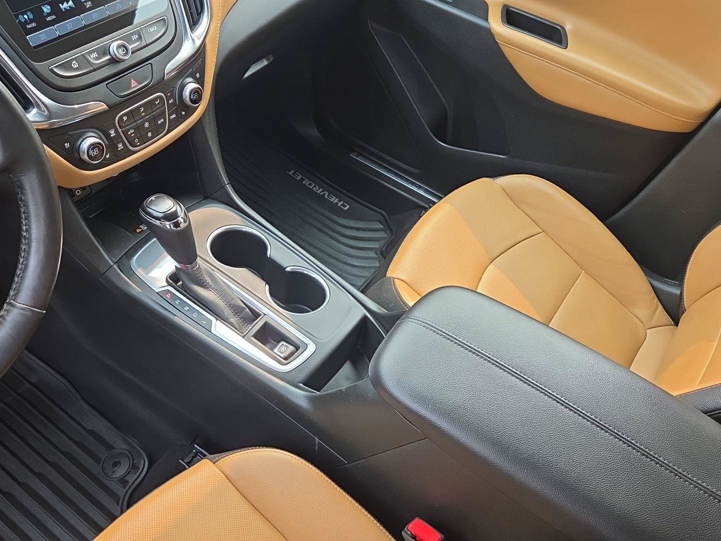 Used 2018 Chevrolet Equinox Premier FWD image 19