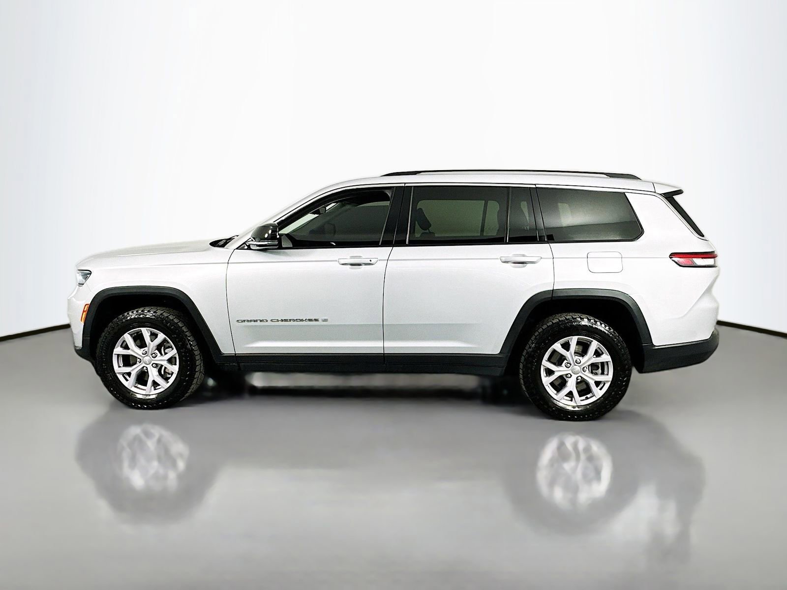 Used 2022 Jeep Grand Cherokee L Limited AWD/4WD image 5