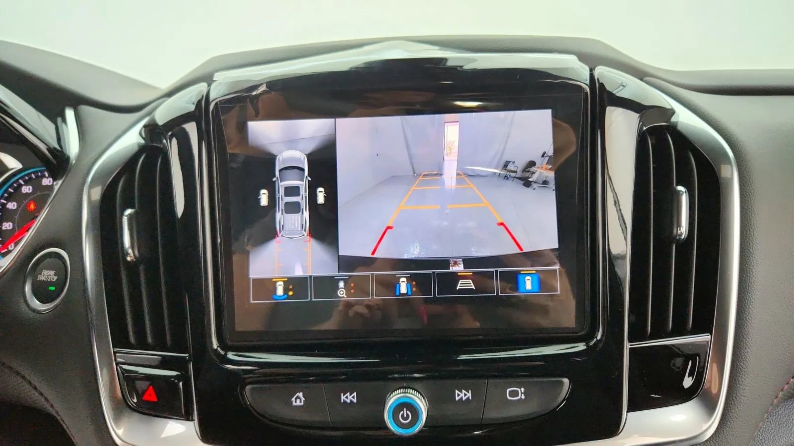 Used 2023 Chevrolet Traverse RS image 35