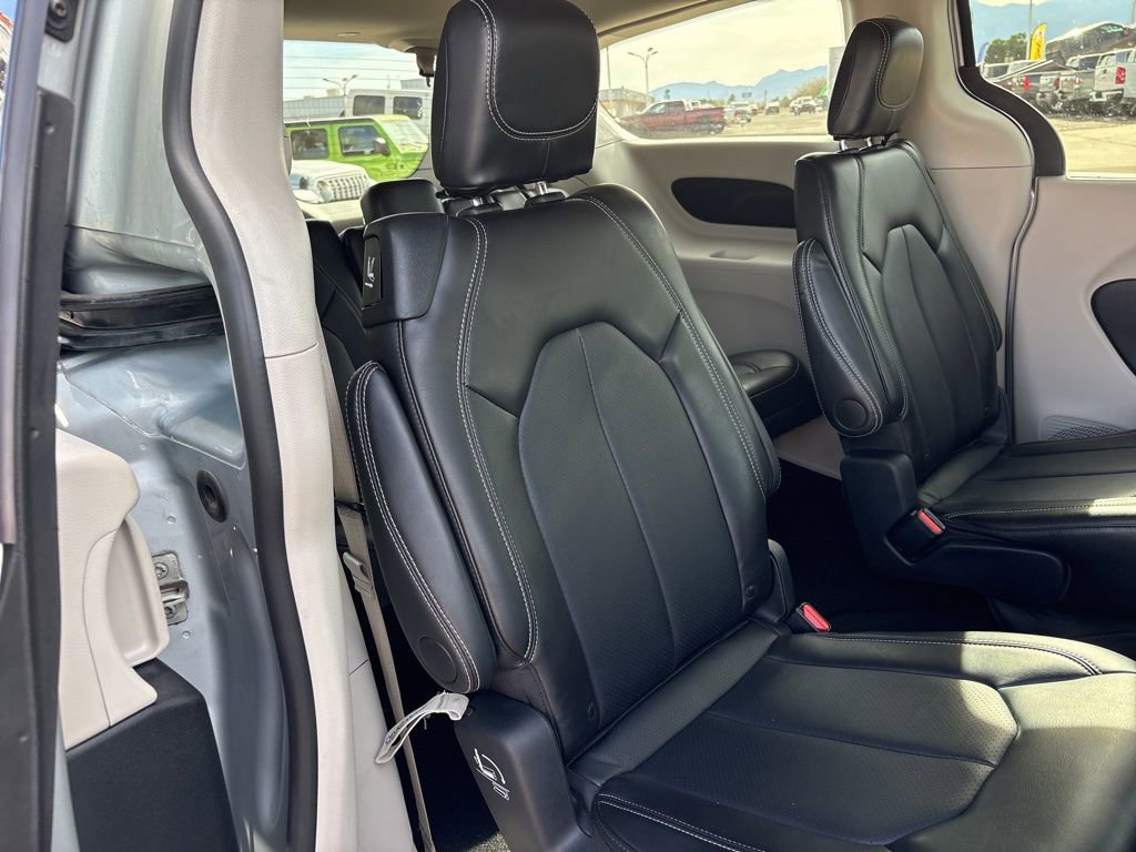 Used 2024 Chrysler Pacifica Touring-L FWD image 22