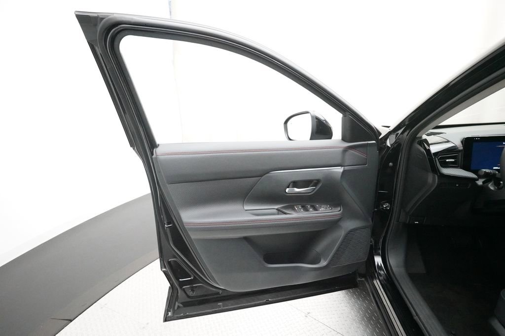 Certified 2026 Nissan Kicks SR w/ Cold Weather Package image 27
