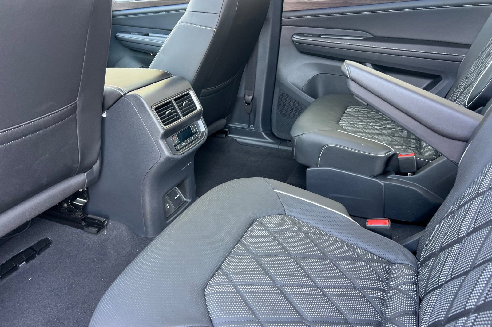 New 2026 Volkswagen Atlas SEL Premium R-Line image 12