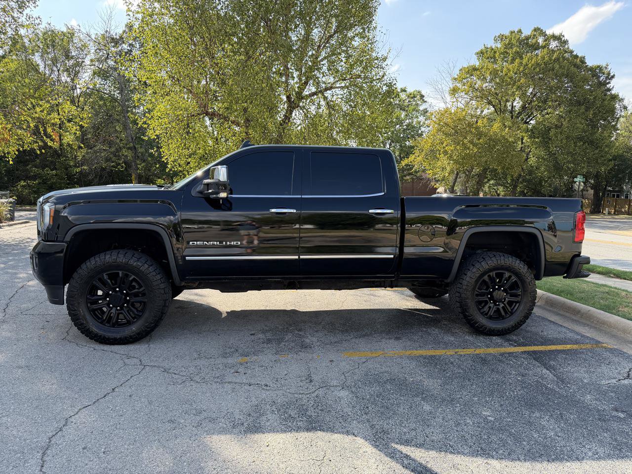 Used 2015 GMC Sierra 2500 Denali w/ Duramax Plus Package AWD/4WD image 2