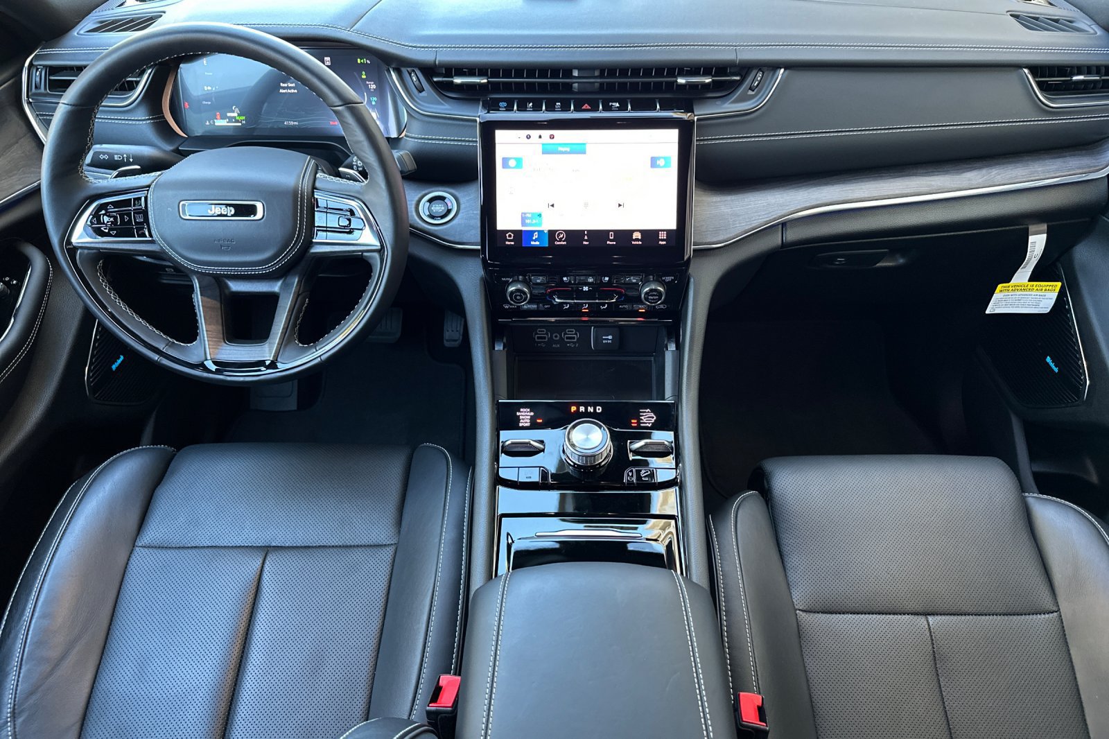 Used 2023 Jeep Grand Cherokee Overland w/ Advanced Protech Group III AWD/4WD image 13