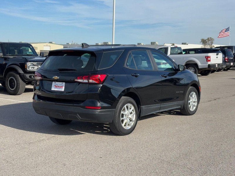 Used 2022 Chevrolet Equinox LS w/ LPO, Floor Liner Package image 3