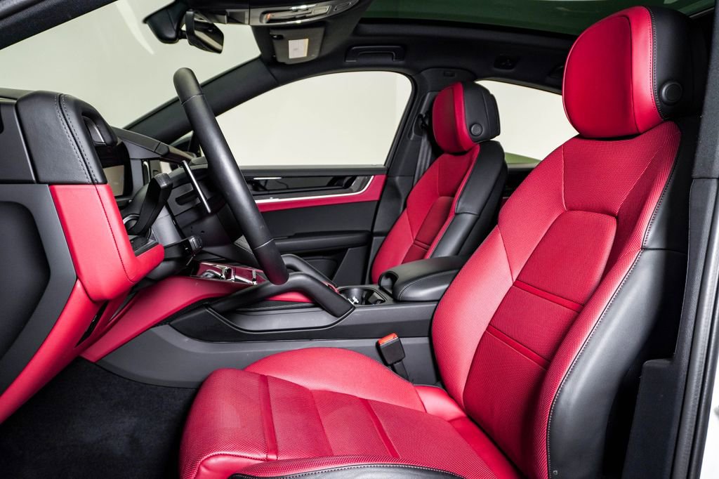 Certified 2025 Porsche Cayenne Coupe AWD/4WD image 5