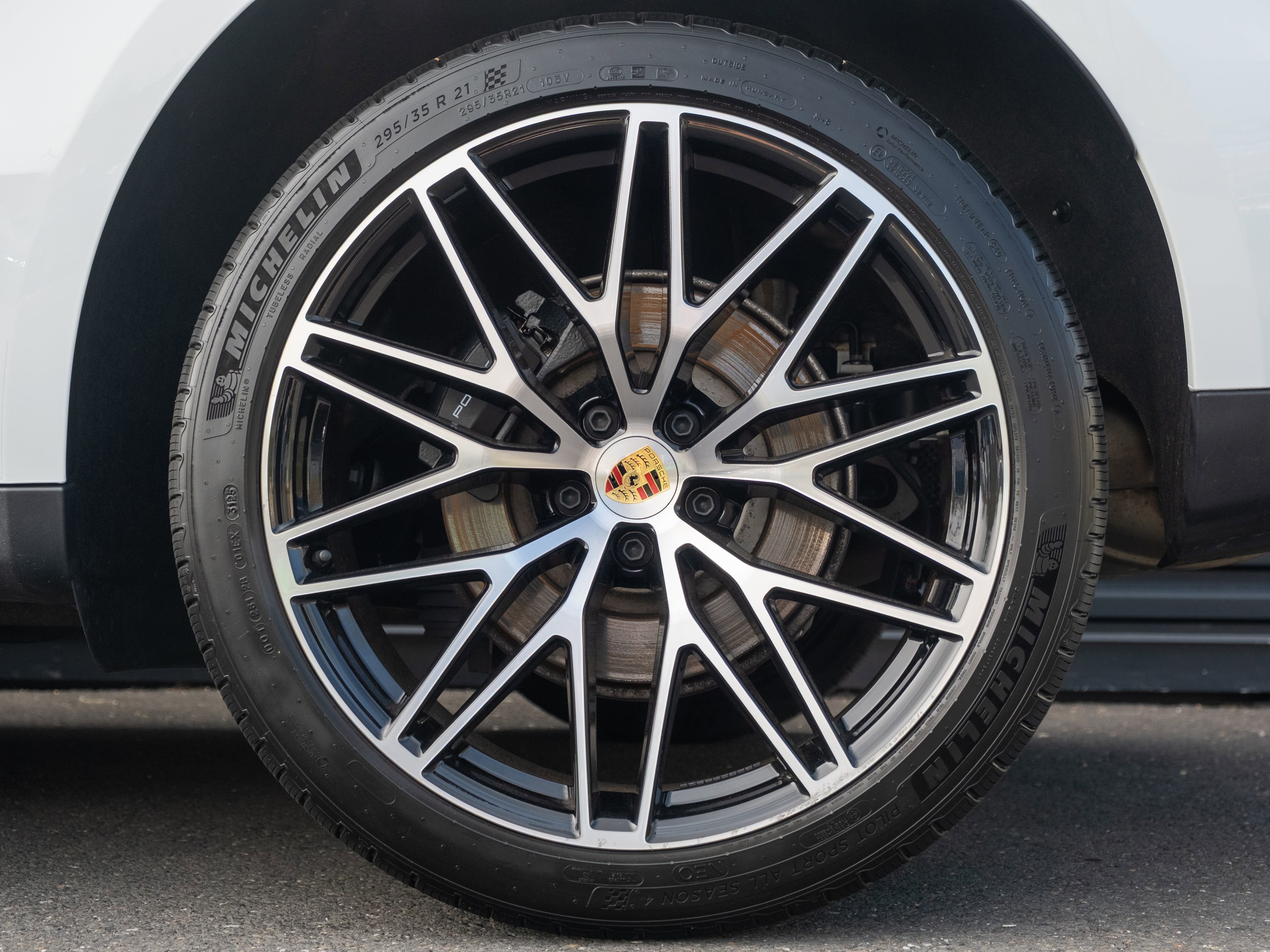 Certified 2026 Porsche Macan AWD/4WD image 13