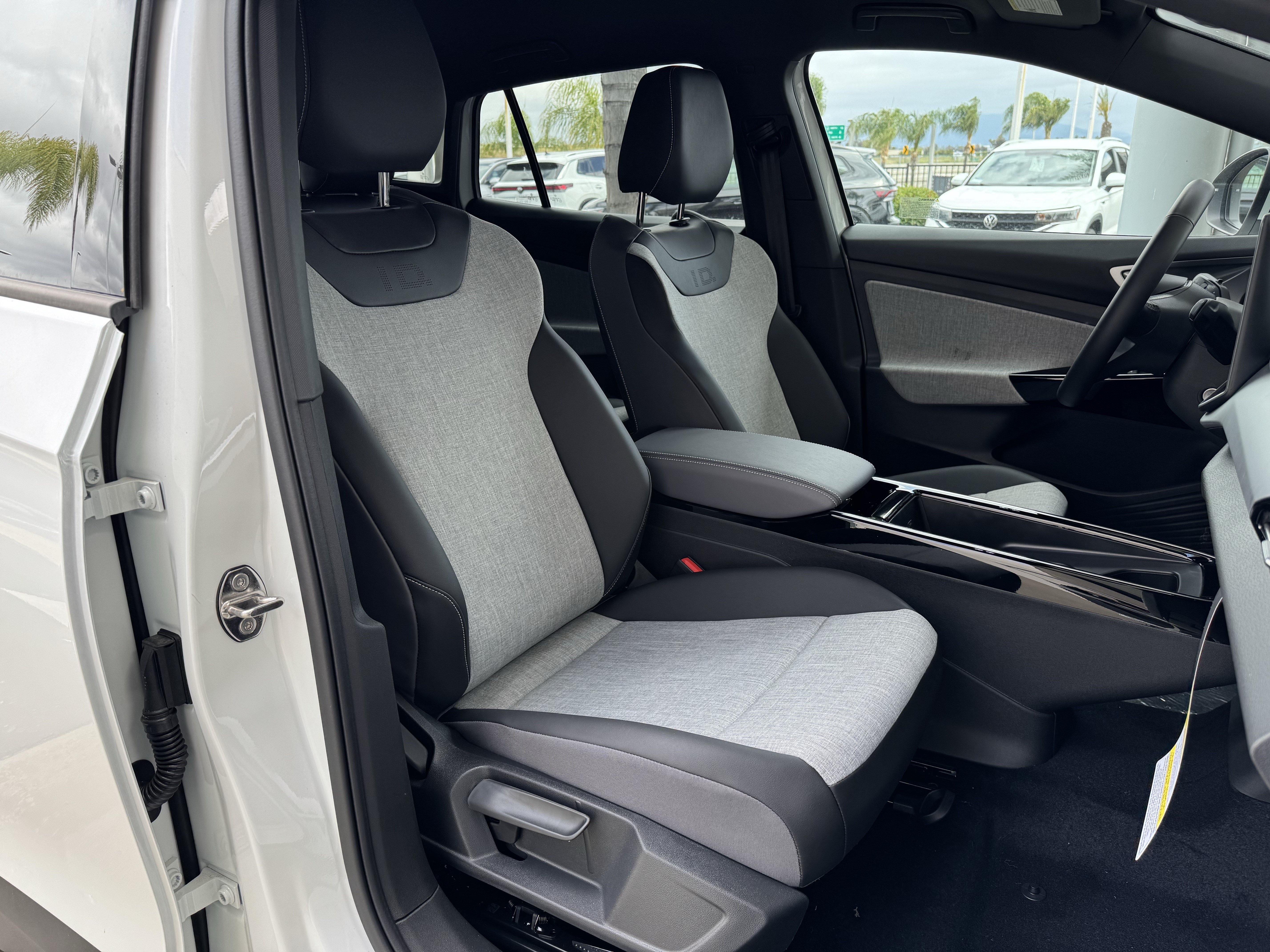 New 2026 Volkswagen ID.4 Pro RWD image 32